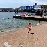Bujas Lägenhet Raslina