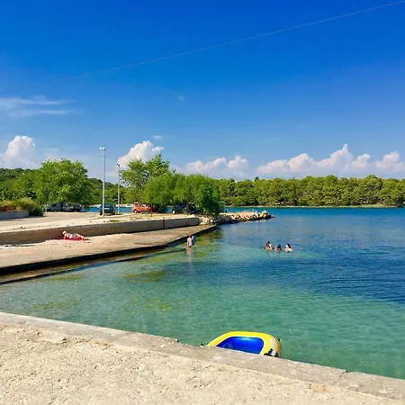 Bujas Apartman Raslina