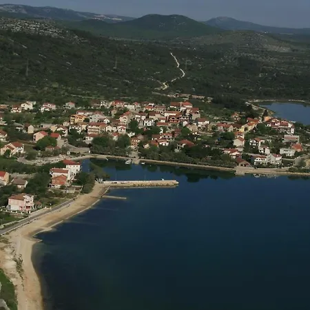 Bujas Apartman Raslina