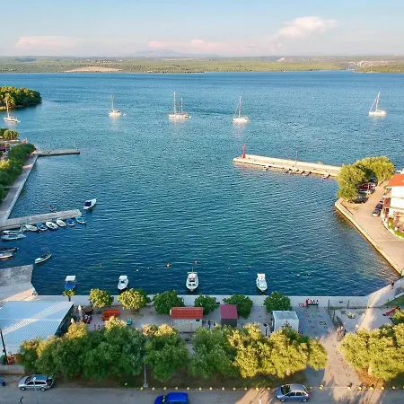 Bujas Apartman Raslina