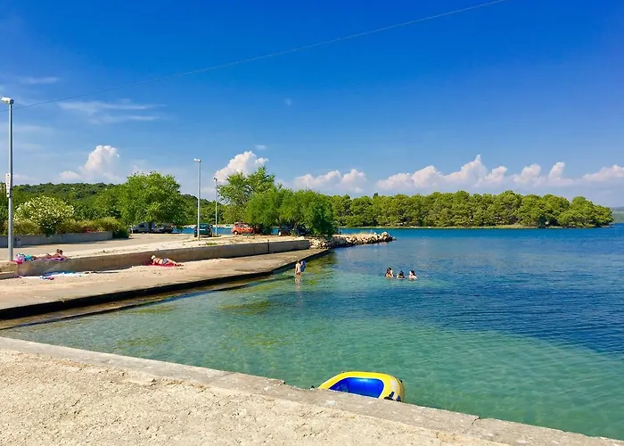 Bujas 아파트 Raslina