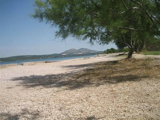 아파트 Bujas Raslina