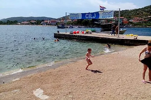 Bujas 아파트 Raslina