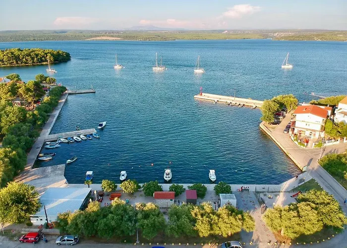 Bujas 아파트 Raslina